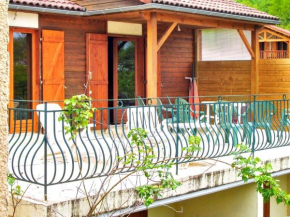 Chalet de 3 chambres avec vue sur le lac piscine partagee et jardin amenage a Saint Gerons a 1 km de la plage